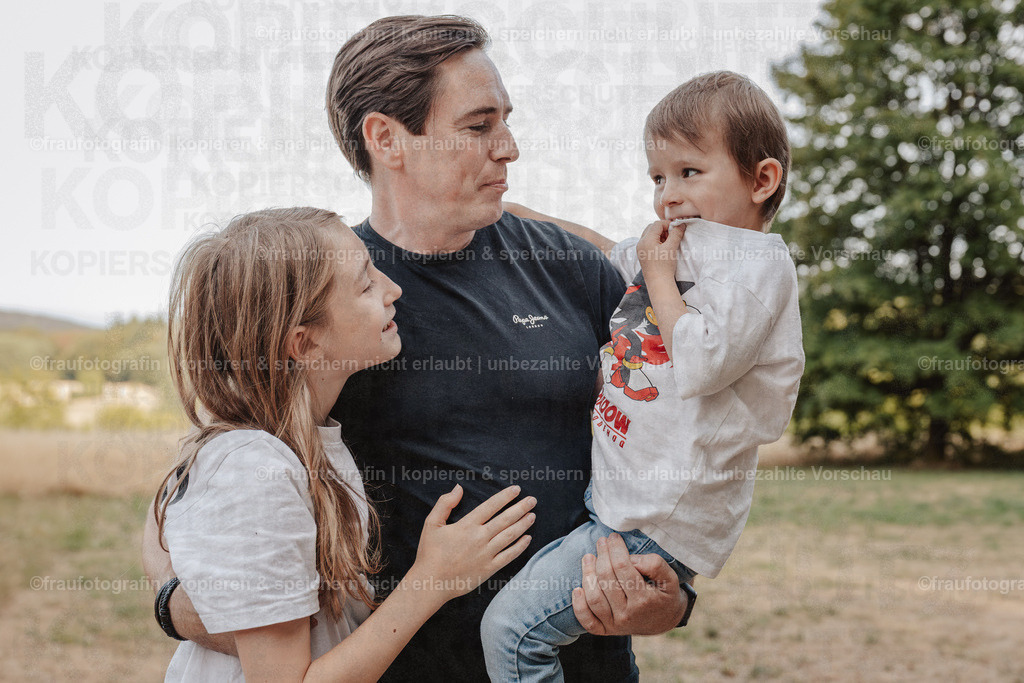 Fraufotografin_O3A3100 | Isabelle Schiminski ist ein Kitafotograf für Wiesbaden, Rheingau, Kiedrich, Untertaunus, Bad Schwalbach, Taunusstein und Mainz