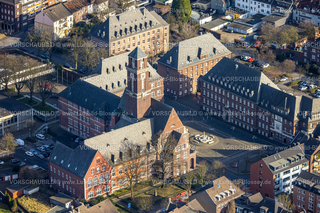 Bottrop250202683Mitte | Luftbild, Rathaus und Rathausturm Stadtverwaltung, Rathausbrunnen, Altstadt, Bottrop, Ruhrgebiet, Nordrhein-Westfalen, Deutschland