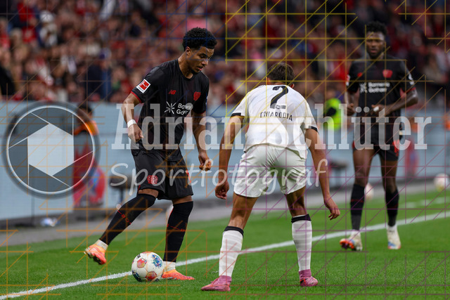 Bayer 04 Leverkusen vs Borussia Mönchengladbach - Bundesliga  | Leverkusen, Deutschland, 21.09.25:   Malik Leon Tillmann (Bayer 04 Leverkusen) und Fabio Chiarodia (Borussia Mönchengladbach) im Kampf um den Ball waehrend des Spiels der Bundesliga zwischen  Bayer 04 Leverkusen vs Borussia Mönchengladbach in der BayArena(Foto von Brauer-Fotoagentur / Adrian Schlueter)