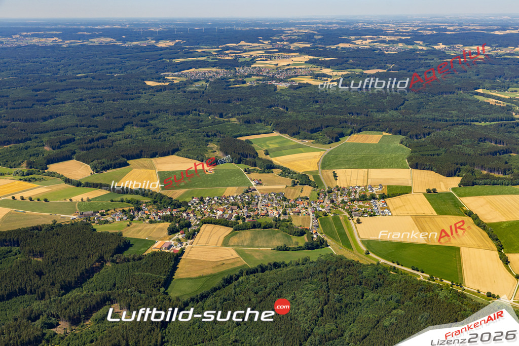 Die Luftaufnahme Lauterbrunn - Heretsried wurde 2022 vom Flugzeug aus (keine Drohne) erstellt. Hohe Auflösung -für große Poster und Wandbilder geeignet - Garantiert!