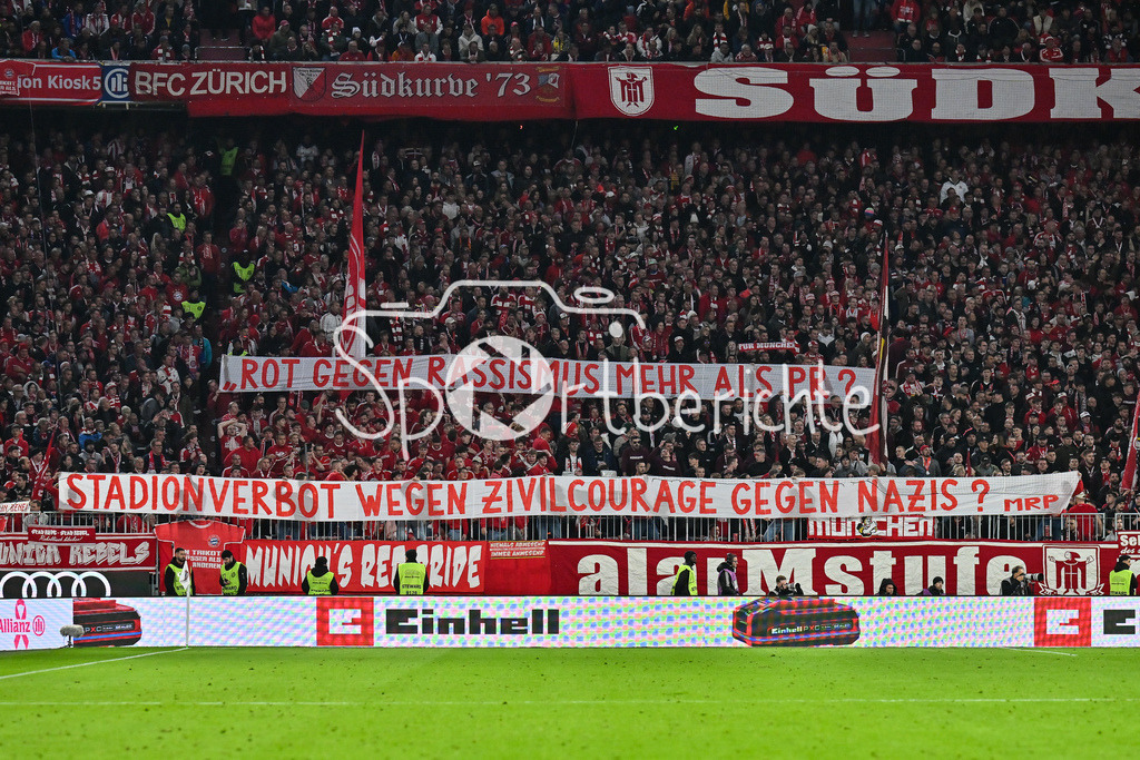 FC Bayern München - Borussia Dortmund | MUNICH, GERMANY - FCB fans with a Message during the bundesliga match between FC Bayern Munich vs. Borussia Dortmund on matchday 7 at Allianz Arena on October 18, 2025 in Munich, Germany / DFL REGULATIONS PROHIBIT ANY USE OF PHOTOGRAPHS AS IMAGE SEQUENCES AND/OR QUASI-VIDEO