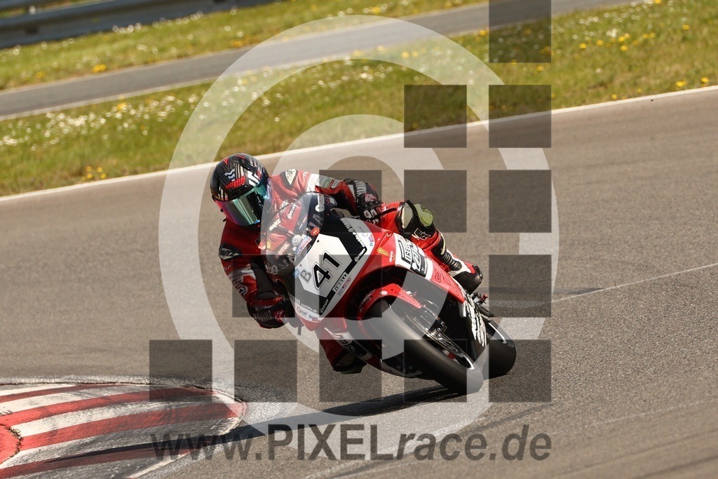 0b41-20260418_03180 | Schöne Erinnerungen an spannende Momente - das festzuhalten ist unser Job. PIXELrace.de ist seit 2003 auf den Rennstrecken Europas unterwegs um die Action draußen beim Fahren und die wunderbare Stimmung imm Fahrerlager für euch einzufangen.