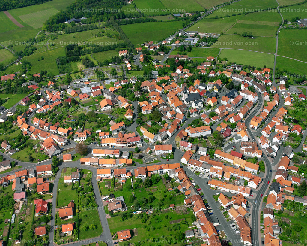 2615402 | HERBSTEIN 09.06.2006 Ortsansicht der Straßen und Häuser der Wohngebiete in Herbstein im Bundesland Hessen, Deutschland // Town View of the streets and houses of the residential areas in Herbstein in the state Hesse, Germany Foto: Gerhard Launer