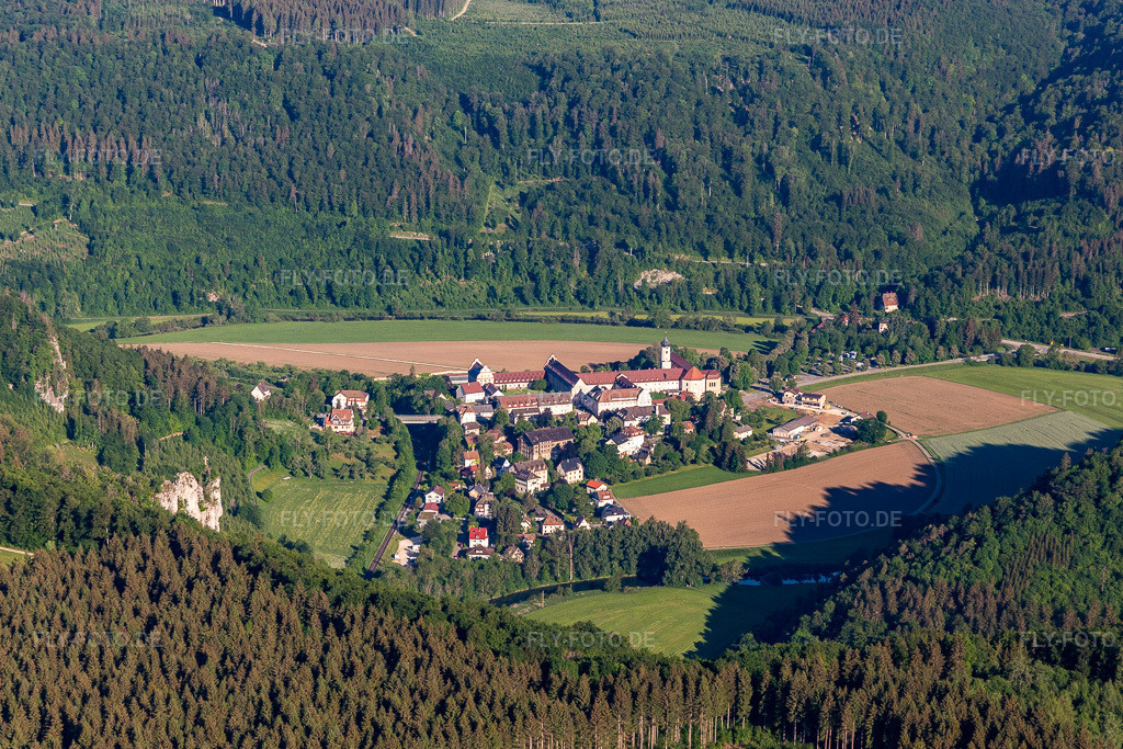 Luftbild: Benediktiner Erzabtei St. Martin / Kloster Beuron in Beuron im Bundesland Baden-Württemberg in Deutschland. Foto: IMG_132182.jpg vom 27.05.2022 durch Werner Riehm/FLY-FOTO.deErzabtei St. Martin Beuron