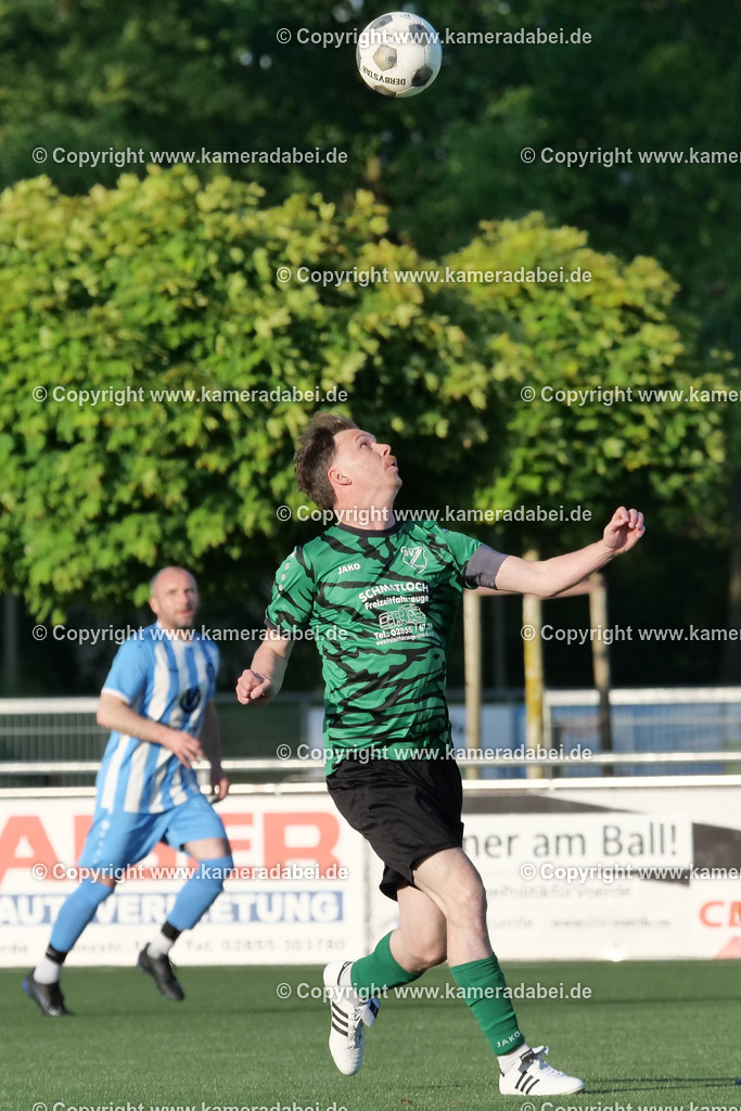 Fußball Kreispokal 25/26 Ü 32 : Spiel um Platz 3 : SV 08/29 Friedrichsfeld - SV Ringenberg AH  2 : 1 | Fußball Kreispokal 25/26 Ü 32 : Spiel um Platz 3 : SV 08/29 Friedrichsfeld - SV Ringenberg AH  2 : 1Spielort : Voerde Friedrichsfeld - Realisiert mit Pictrs.com