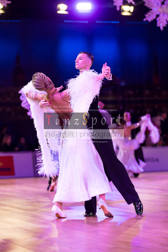 20241215_WDSF_Open_Youth_Std-Riga-8580 | Tanzsportbilder, Standardtanz, Lateintanz, WDSF, DTV, LTVB, dancecomp, goc, hessen tanzt, blaues band der spree, walzer, tango, wiener walzer, slowfox, quickstepp, samba, rumba, cha-cha-cha, paso doble. jive, hd-kroft photography, turniertanzsport