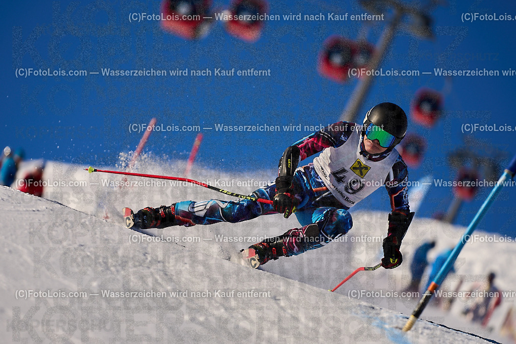 ALP2744_MASTERS-Cup_GS-B Herrn_Pieters Lody | (C)FotoLois.com, Alois Spandl. FIS Masters-Cup Wildschönau, Giant Slalom auf der Piste Schatzberg GS, Siegerehrung auf dem Dorfplatz Niederau, Sa 13. Januar 2024.
