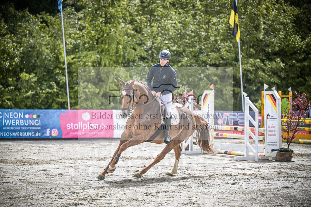 DOS_7499 | Entdecke hochwertige Reitturnierfotos von Foto Oger. Professionell, emotional und authentisch – jetzt Lieblingsmomente im Shop bestellen.Deutschlandweite Turnierfotografie. - Realisiert mit Pictrs.com