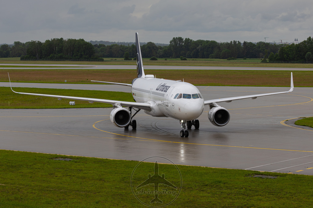 LH2329-A320-D-AIUJ-VIE-MUC-20240609-1 | Browse breathtaking aviation photography and order high-quality prints from AviatoRay's gallery. Perfect for enthusiasts and collectors. - Realisiert mit Pictrs.com