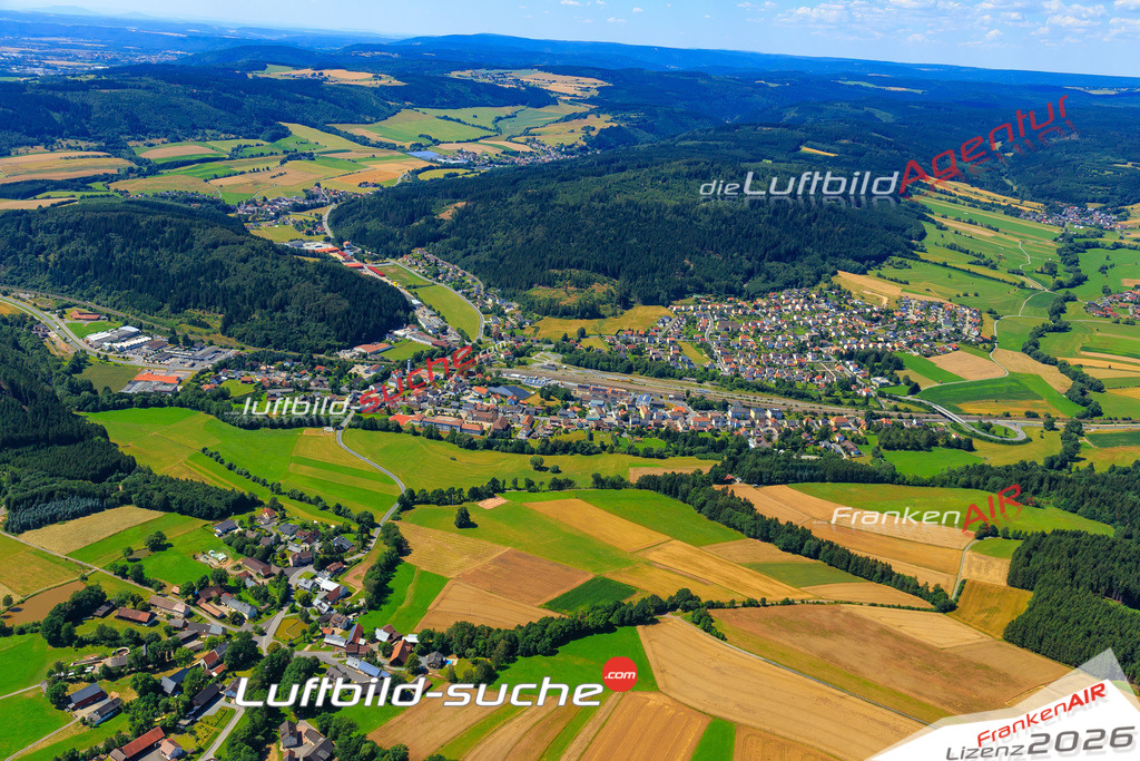 Die Luftaufnahme der Stadt Pressig wurde vom UL-Flugzeug heraus erstellt ( keine Drohne )- hohe Auflösung für beste Qualität