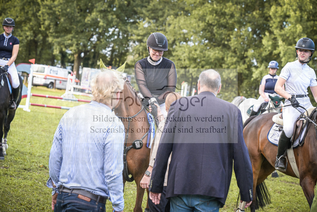 DOS_0031A | Entdecke hochwertige Reitturnierfotos von Foto Oger. Professionell, emotional und authentisch – jetzt Lieblingsmomente im Shop bestellen.Deutschlandweite Turnierfotografie. - Realisiert mit Pictrs.com