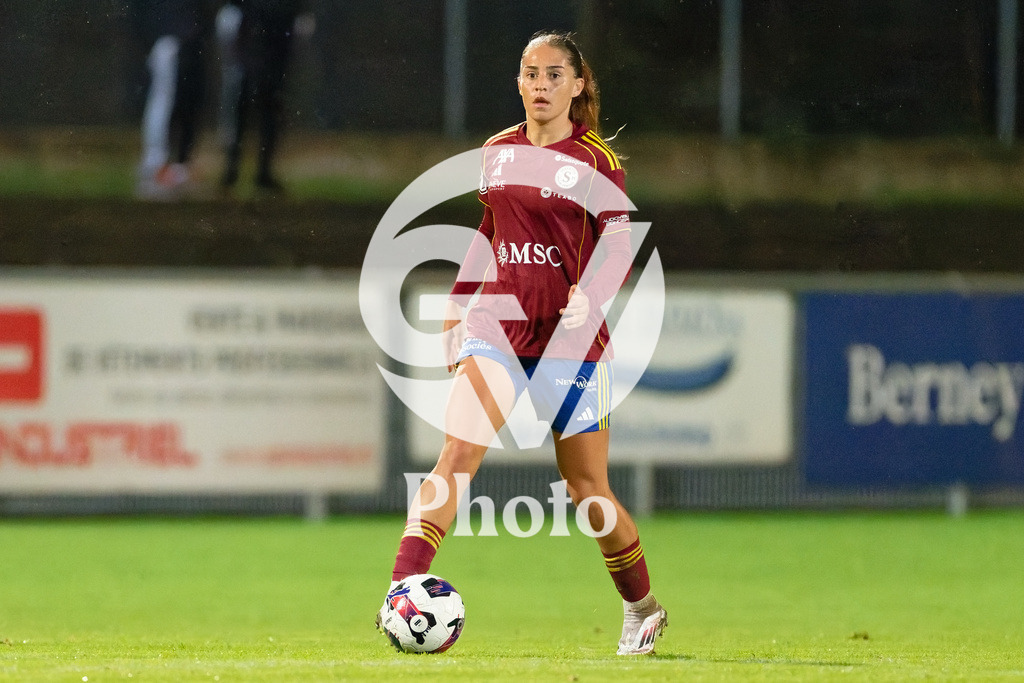DZ9_5048_c | Switzerland: AXA Womens Super League 2025/26, Servette FC Chenois Feminin vs FC Aarau Frauen - Stade des Trois-Chene, Chene-Bourge: Amina Muratovic (23 Servette FC Chenois Feminin) controls the ball (action) 