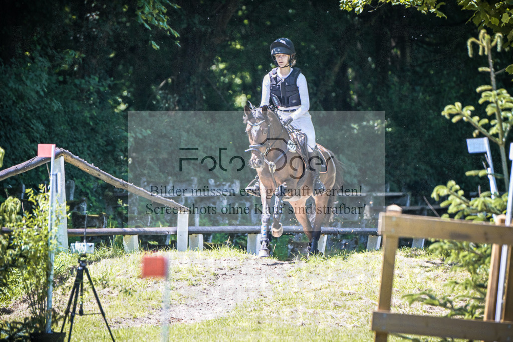 DOS_1069 | Entdecke hochwertige Reitturnierfotos von Foto Oger. Professionell, emotional und authentisch – jetzt Lieblingsmomente im Shop bestellen.Deutschlandweite Turnierfotografie. - Realisiert mit Pictrs.com