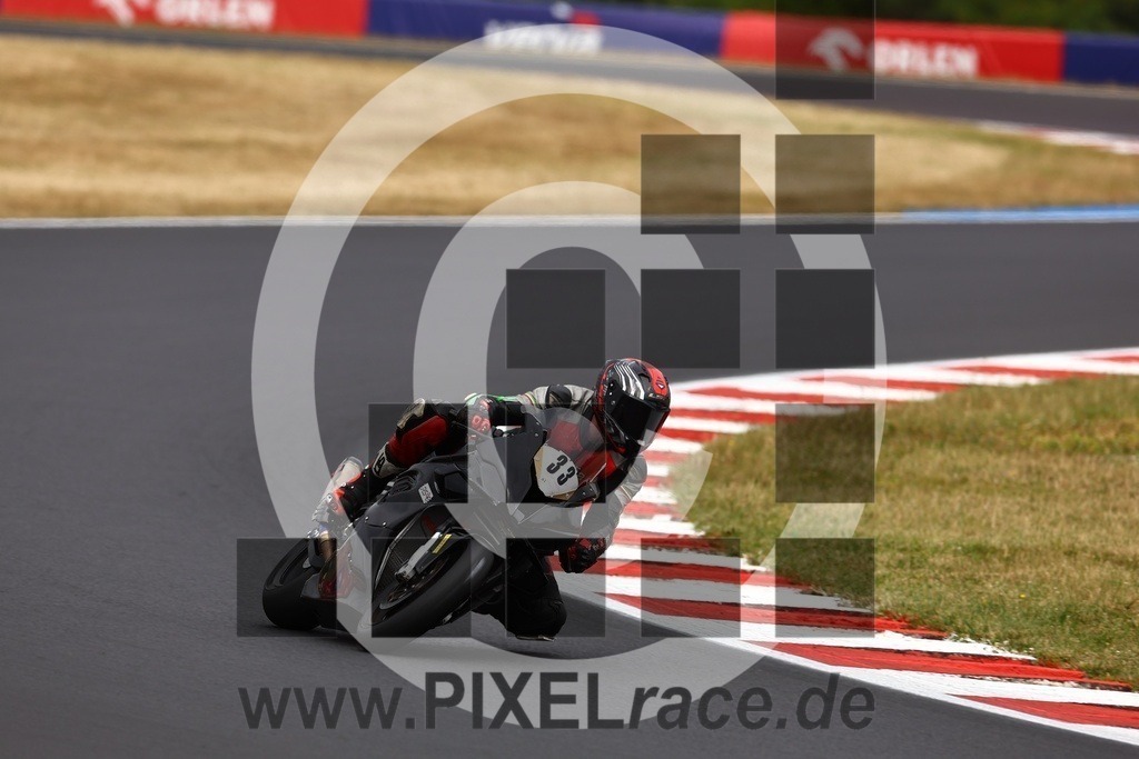 0033-20240726_01378 | Schöne Erinnerungen an spannende Momente - das festzuhalten ist unser Job. PIXELrace.de ist seit 2003 auf den Rennstrecken Europas unterwegs um die Action draußen beim Fahren und die wunderbare Stimmung imm Fahrerlager für euch einzufangen.