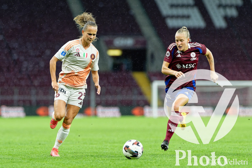 Women's Champions League - Servette FCCF v As Roma | Frederikke Thøgersen (25 As Roma) in action during the Women's Champions League game between Servette FCCF and As Roma at Stade de Genève in Geneva, Switzerland