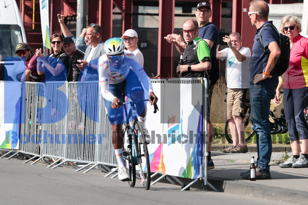 SES_DEUTOU20250820-12 | bond - Realisiert mit Pictrs.com