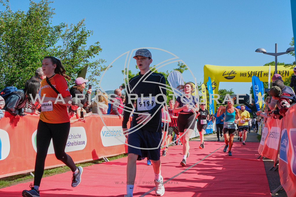 ..... | LINZ,AUSTRIA,27.April 24, Int. 3 Brückenlauf Linz  , Image shows: Photo: WAPICS / Michael ring