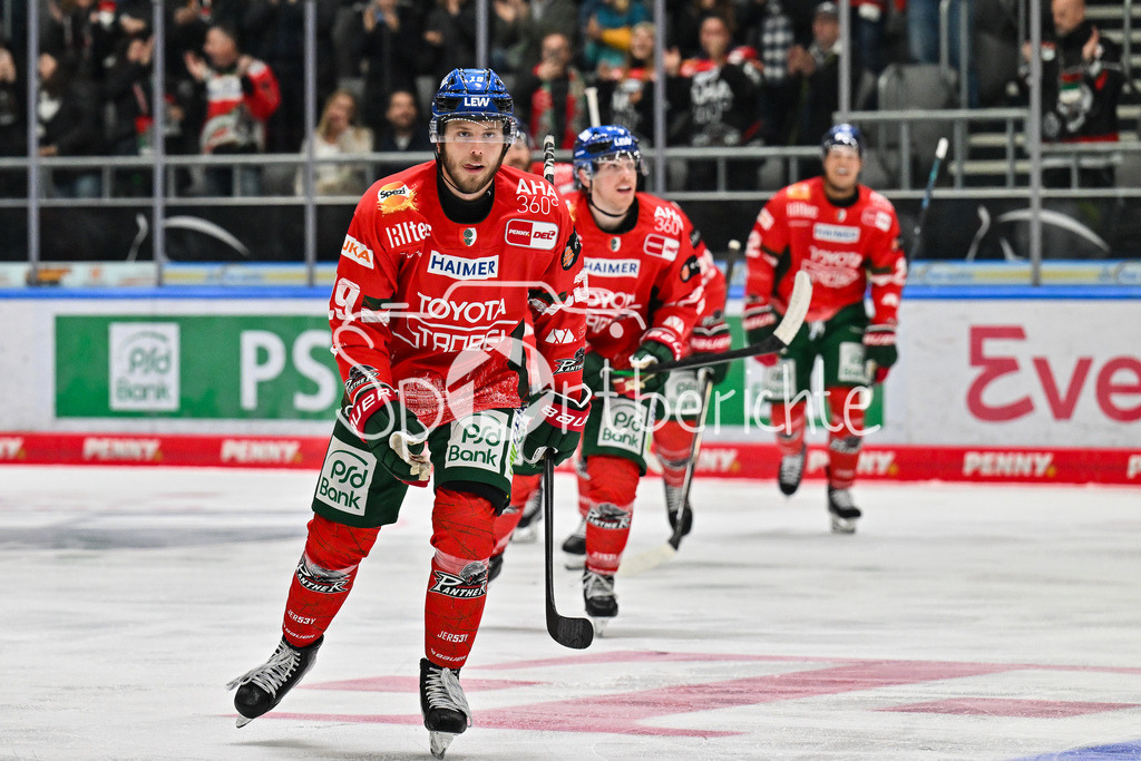 Augsburger Panther - Kölner Haie | Jubel der Panther nach dem Treffer zum 2-1 durch Riley DAMIANI (Augsburger Panther #19) / Tor / Torschuetze / Freude / Happy / DEL: Augsburger Panther - Kölner Haie; Curt Frenzel Stadion am 26.09.2025