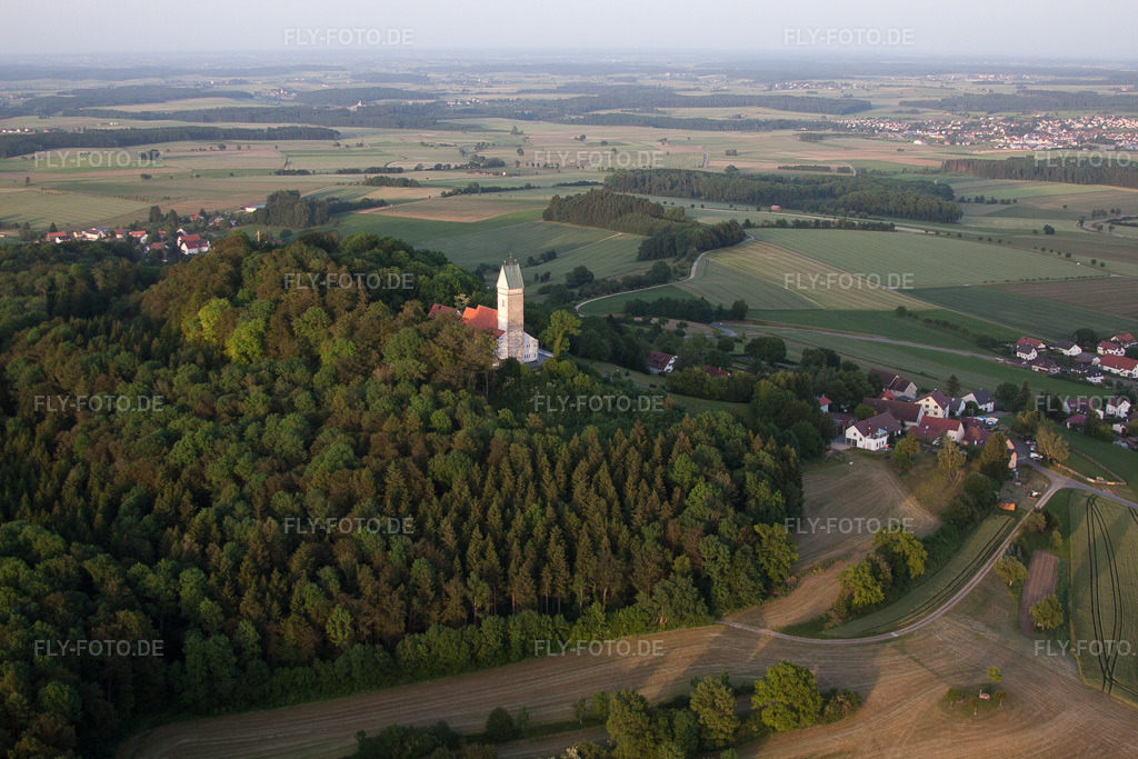 Luftbild: St. Johannes Baptist - Bussenkirche im Ortsteil Offingen in Uttenweiler im Bundesland Baden-Württemberg in Deutschland. Foto: IMG_67520.jpg vom 08.06.2014 durch Werner Riehm/FLY-FOTO.de
