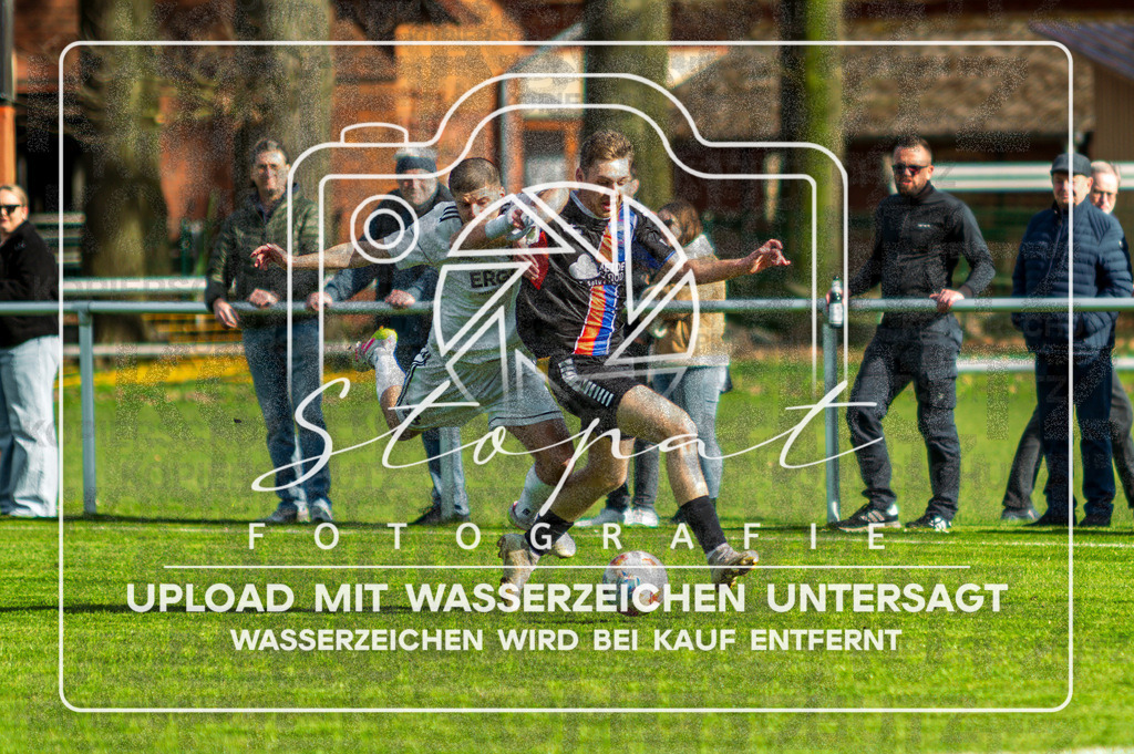 FGFS-LEN-1000 | Max Martinke (Eintracht Leinetal #16) und Justus Popp (Fulde-Stellichte #23) beim Herren Kreisliga HK Spiel zwischen FG Fulde-Stellichte und Eintracht Leinetal im Fulder Zentralstadion, Fulde (Simon Paul Stopat) - Realisiert mit Pictrs.com