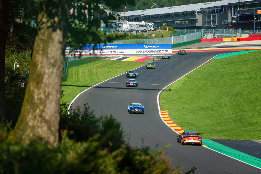 Michelin Porsche 992 Endurance Cup | 07.09.2024 Michelin Porsche 992 Endurance Cup, Circuit de Spa-Francochamps,Belgien, Bild: Blick auf die Schickane kurz vor Start Ziel - Realisiert mit Pictrs.com