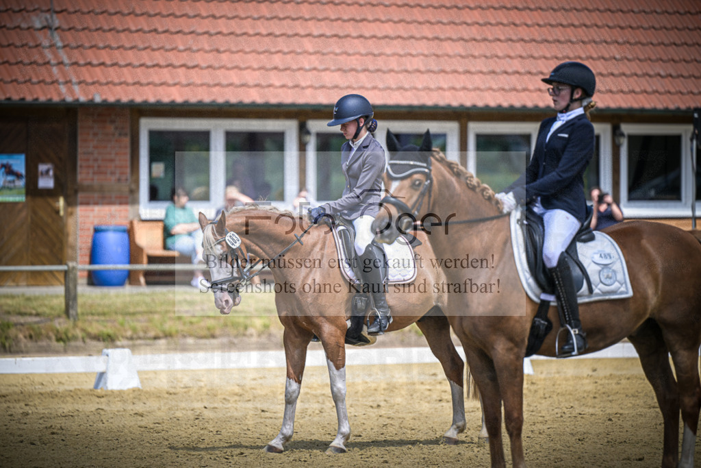 DOS_3246 | Entdecke hochwertige Reitturnierfotos von Foto Oger. Professionell, emotional und authentisch – jetzt Lieblingsmomente im Shop bestellen.Deutschlandweite Turnierfotografie. - Realisiert mit Pictrs.com