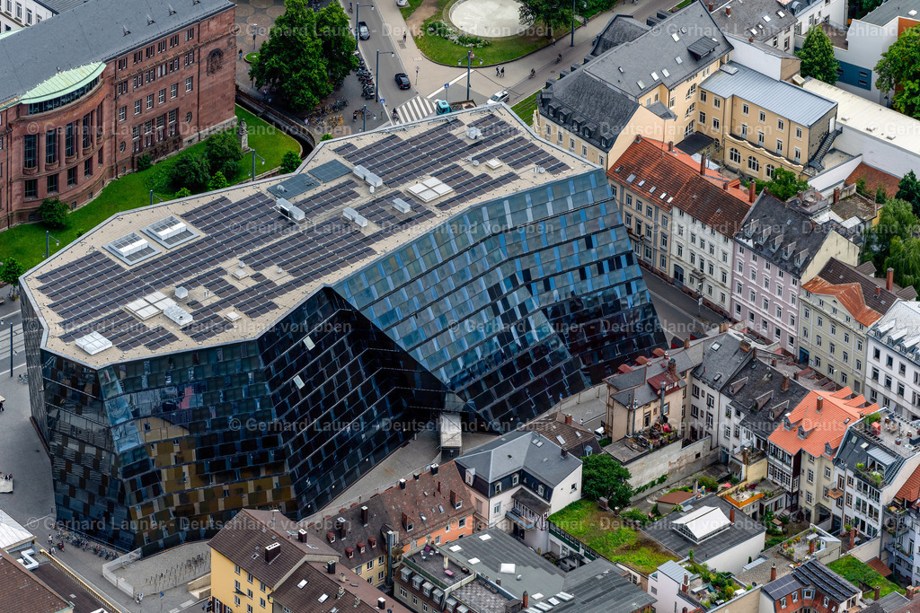 4032827 | FREIBURG IM BREISGAU 30.06.2020 Bibliotheks- Gebäude der Universitätsbibliothek Freiburg am Platz der Universität in Freiburg im Breisgau im Bundesland Baden-Württemberg, Deutschland. Weiterführende Informationen bei: Degelo Architekten BSASIA AG,  EGS-plan Ingenieurgesellschaft für Energie-, Gebäude- und Solartechnik mbH,  Landesbetrieb Vermögen und Bau Baden-Württemberg. // Library Building of Universitaetsbibliothek Freiburg on Platz of Universitaet in Freiburg im Breisgau in the state Baden-Wuerttemberg, Germany. Further information at: Degelo Architekten BSASIA AG,  EGS-plan Ingenieurgesellschaft fuer Energie-, Gebaeude- und Solartechnik mbH,  Landesbetrieb Vermoegen und Bau Baden-Wuerttemberg. Foto: Gerhard Launer