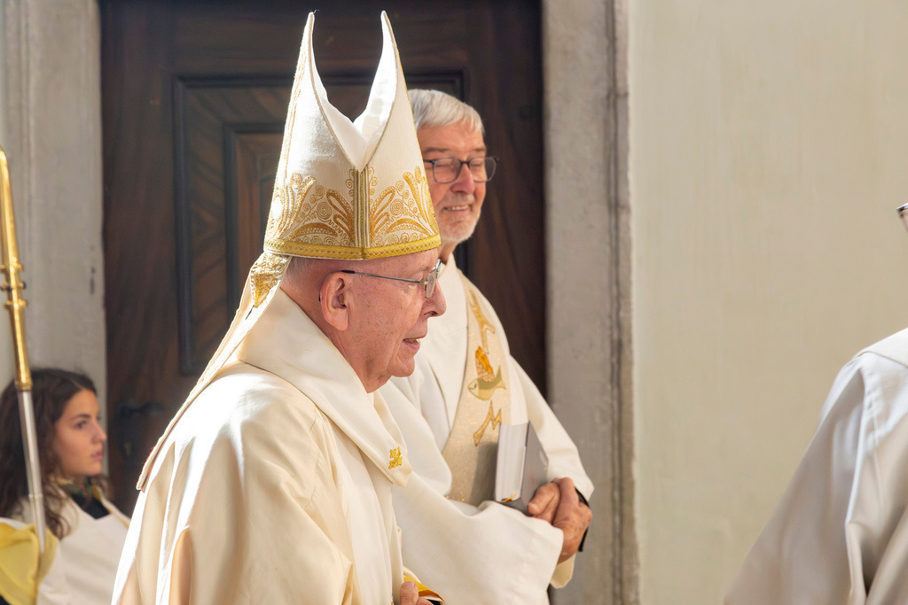 Festmesse-073 | Fotodoku der Festmesse anläßlich der Seligsprechung von Maria Theresia LEDOCHOWSKA 1975, zelebriert von Altbischof DDr. Klaus Küng und Pfarrer Mag. Zenon PAJAK in der Pfarrkirche Loosdorf. 