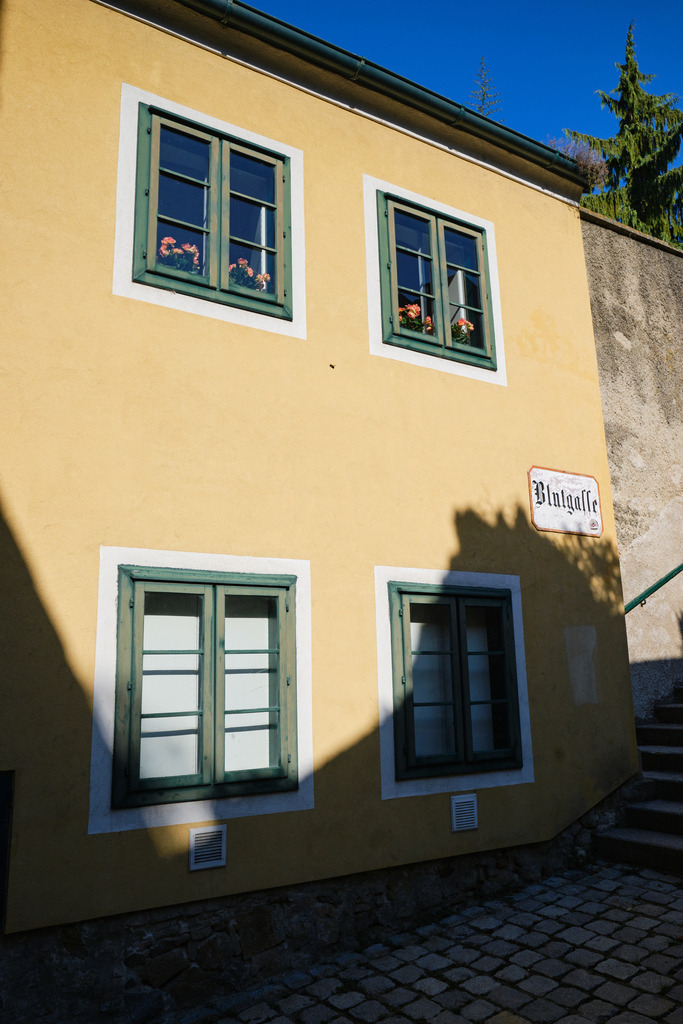 Details der Blutgasse in Hainburg | Hainburg an der Donau, Austria - September 28, 2023: Details der Blutgasse in Hainburg. - Realisiert mit Pictrs.com