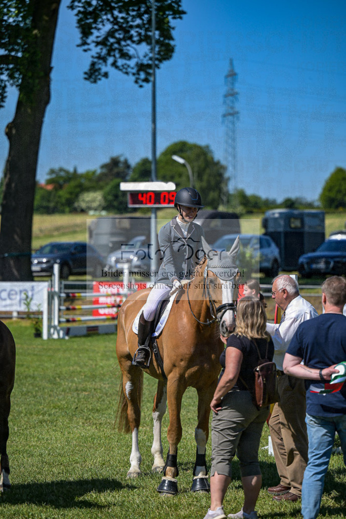 Reitturnier Voxtrup | Entdecke hochwertige Reitturnierfotos von Foto Oger. Professionell, emotional und authentisch – jetzt Lieblingsmomente im Shop bestellen.Deutschlandweite Turnierfotografie. - Realisiert mit Pictrs.com
