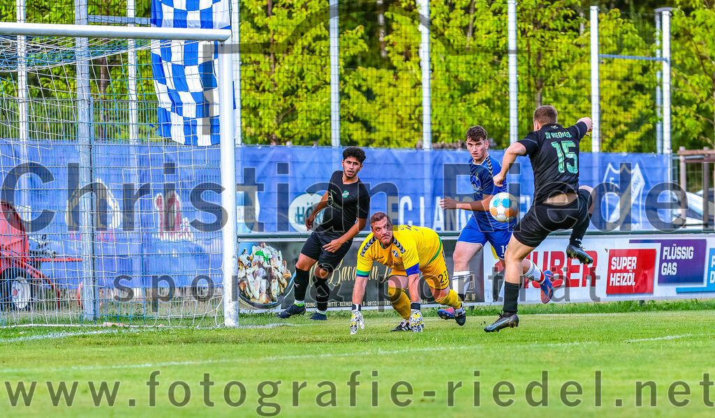 2023-07-25_033_FC_Langengeisling_III_gegen_SV_Riedmoos_III | Erding, Deutschland, 25.07.2023:
Fußball, C-Klasse 2023 / 2024, Testspiel, FC Langengeisling III gegen SV Riedmoos e.V. 1959 III, Endergebnis: 3:5

Foto: Christian Riedel / fotografie-riedel.net