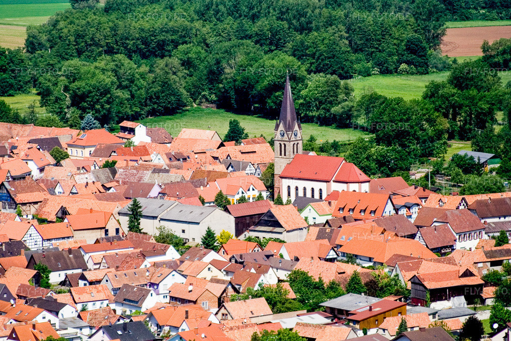 Luftbild: Kirche St. Martin in Steinweiler im Bundesland Rheinland-Pfalz in Deutschland. Foto: IMG_2118.jpg vom 24.05.2006 durch Werner Riehm/FLY-FOTO.de