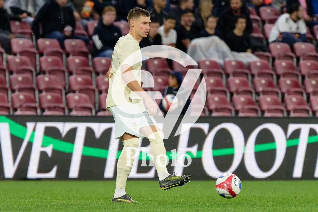 UEFA Conference League Play-offs 2nd leg - Servette FC v FC Shakhtar Donetsk | Mykola Matviyenko (22 FC Shakhtar Donetsk) passes the ball  during the UEFA Conference League Play-offs 2nd leg match between Servette FC and FC Shakhtar Donetsk at Stade de Geneve in Geneva, Switzerland