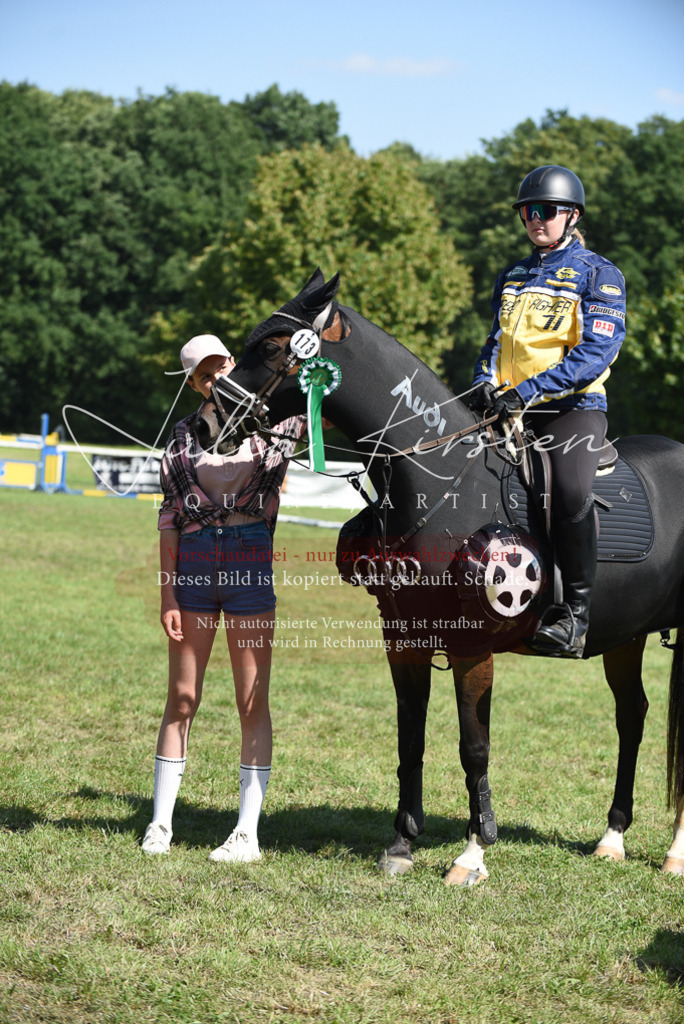 DSC_0469 | Pferde- und Turnierfotografie in Westsachsen. Pferdeportraits, Auftragszeichnungen und intuitive Kunst.