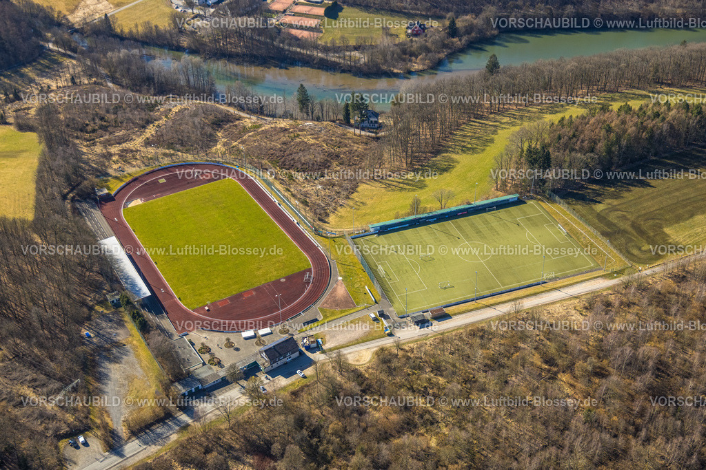 Olpe250307769Rueblinghausen | Luftbild, Kreuzbergstadion Fußballstadion und Leichtathletikstadion mit Nebenplatz, Fluss Brachtpe, Olpe-Stadt, Olpe, Sauerland, Nordrhein-Westfalen, Deutschland