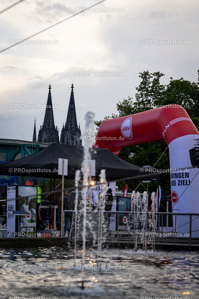 23. ASV Nachtlauf; Koeln, 13.05.26 | Impressionen vom 23. ASV Nachtlauf am 13.05.26 am Tanzbrunnen in Koeln. Foto: BEAUTIFUL SPORTS/Leah Kohring