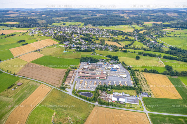 Warstein240712926Hirschberg | Luftbild, Hüster GmbH - Sägewerk und Ortsansicht  Hirschberg, Waldgebiet mit Fernsicht, Hirschberg, Warstein, Sauerland, Nordrhein-Westfalen, Deutschland