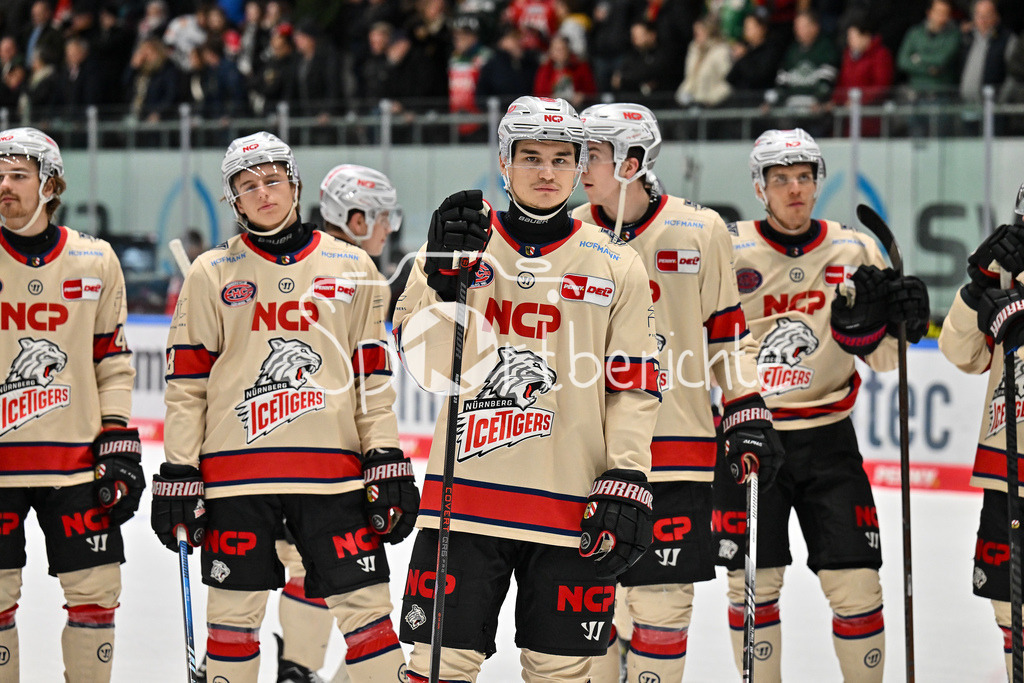 Augsburger Panther - Nürnberg Ice Tigers | Enttaeuschte Gesichter bei den Spieler der Ice Tigers nach der Niederlage in Augsburg / DEL: Augsburger Panther - Nuernberg Ice Tigers, Curt Frenzel Stadion am 06.12.2024