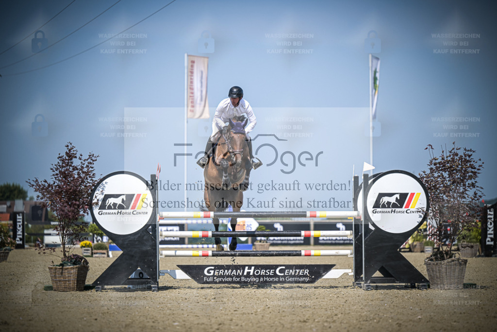 DOS_2072 | Entdecke hochwertige Reitturnierfotos von Foto Oger. Professionell, emotional und authentisch – jetzt Lieblingsmomente im Shop bestellen. - Realisiert mit Pictrs.com