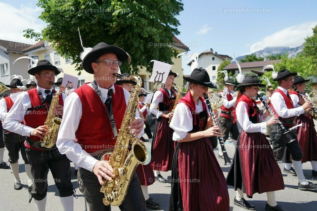 08d-HOEFEN-Bundesmusikfest-2023-Juni16-Reutte-DSC06427 | Info aus dem Bezirk Reutte/Ausserfern Tirol sowie eine umfangreiche Bilddatenbank über die gesamte Region: Lechtal, Talkessel Reutte, Tannheimertal, Zwischentoren. Lech, Plansee, Zugspitze, Grenztunnel, B179, Fernpassstraße, Verkehr, Lawinen, Tradition, - Realisiert mit Pictrs.com