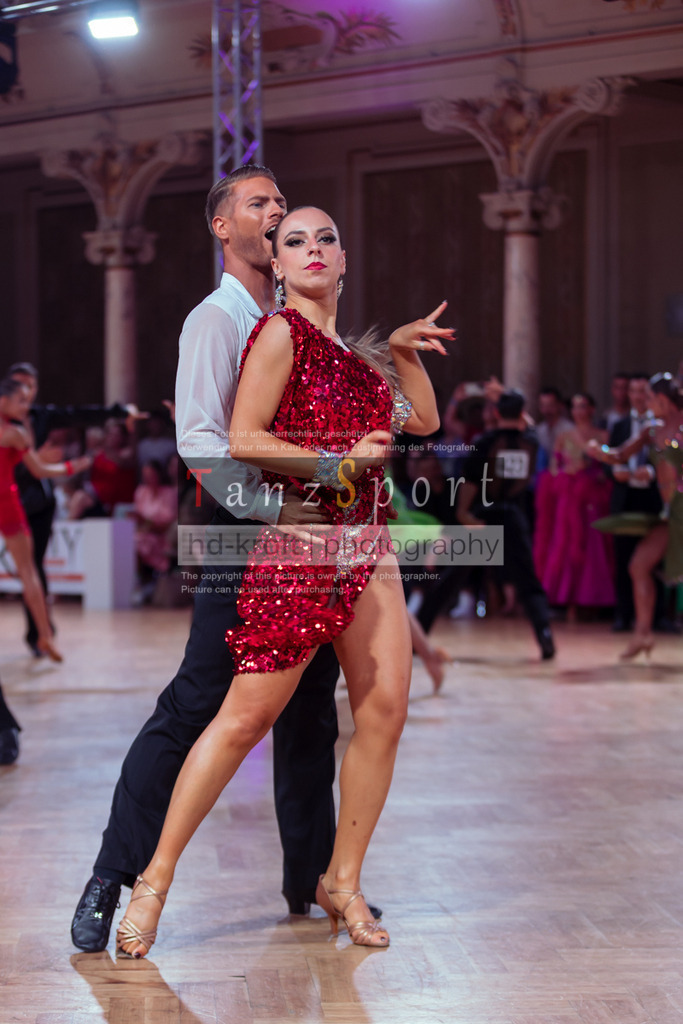 20250705_WDSF_WO_Lat-dC25-3166 | Tanzsportbilder, Standardtanz, Lateintanz, WDSF, DTV, LTVB, dancecomp, goc, hessen tanzt, blaues band der spree, walzer, tango, wiener walzer, slowfox, quickstepp, samba, rumba, cha-cha-cha, paso doble. jive, hd-kroft photography, turniertanzsport