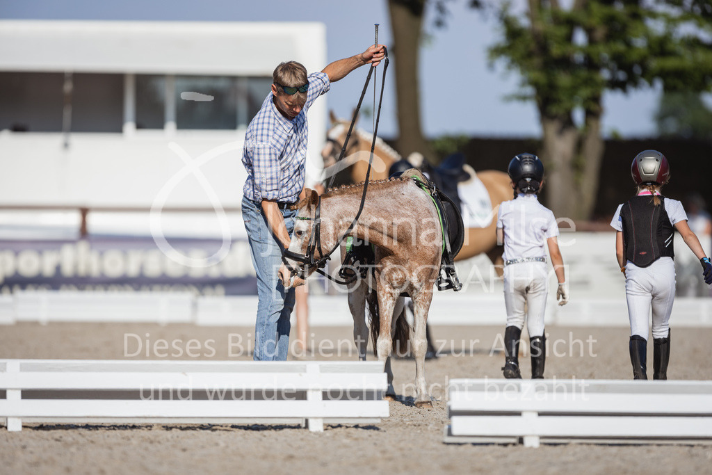 230610_ReiterWB-441 | Deine schönsten Turniermomente als professionelle Fotos! Entdecke hochwertige Pferdesport-Fotografie im Online-Shop. Jetzt Fotos finden & bestellen!