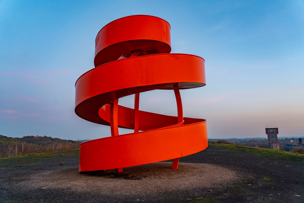 JT-201125 | Skulptur Haldenzeichen, Aussichtsturm, Halde Humbert, Teil des  Lippepark in Hamm, 5 Bergehalden wurden zu einer Art Freizeit- Landschaftsgebiet verbunden, stillgelegtes Bergwerk-Ost,  Hamm, NRW, Deutschland - Realisiert mit Pictrs.com