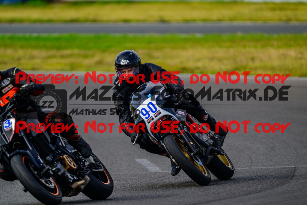 MaZZes_FotoMatrix_240724_6007705_2-456 | BLAU