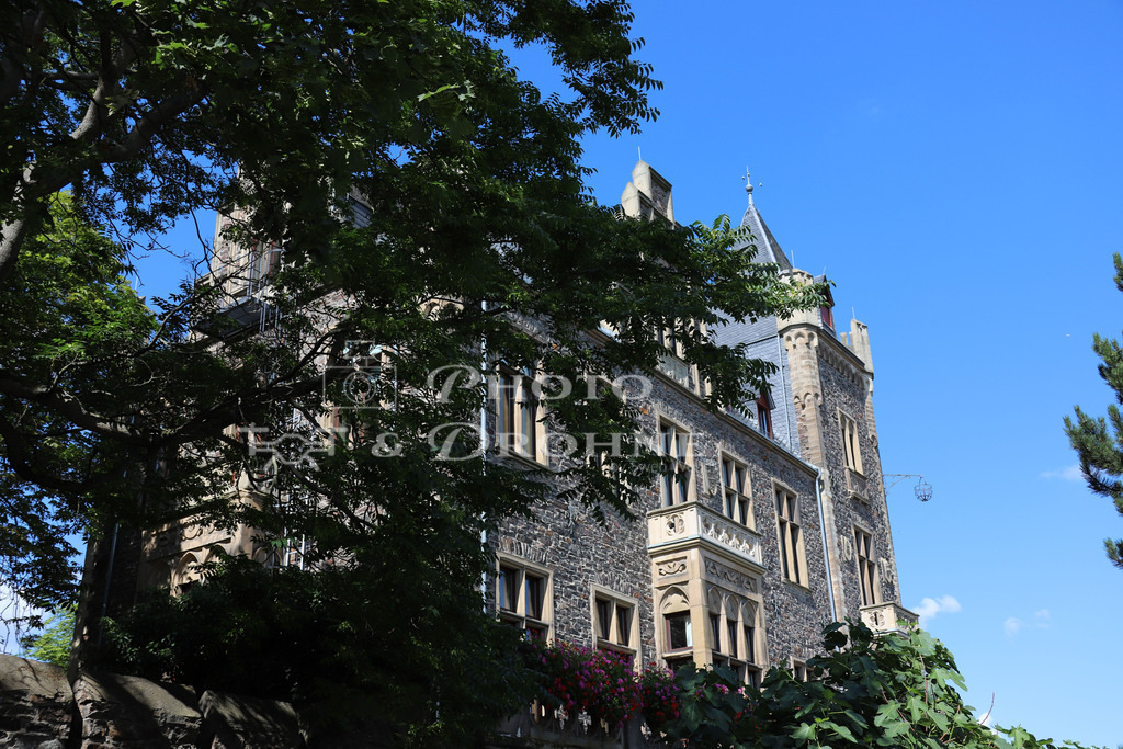 Burg Klopp-7859 | Die Burg Klopp ist fussläufig von der Innenstadt zu erreichen und bietet eine schöne Aussicht auf das Rheintal und die Stadt Bingen. - Realisiert mit Pictrs.com