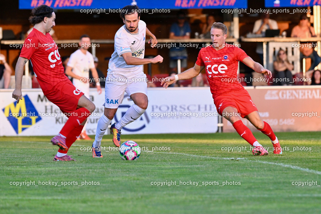 SAK vs. SC St. Veit | #99 Nemanja Lukic SC St. Veit, #20 Marko Huc SAK, #11 Alexander Hofer SC St. Veit, SAK vs. SC St. Veit, SAK vs. SC St. Veit am 19.09.2025 in Klagenfurt (Sportpark Welzenegg), Austria, (Photo by Bernd Stefan)