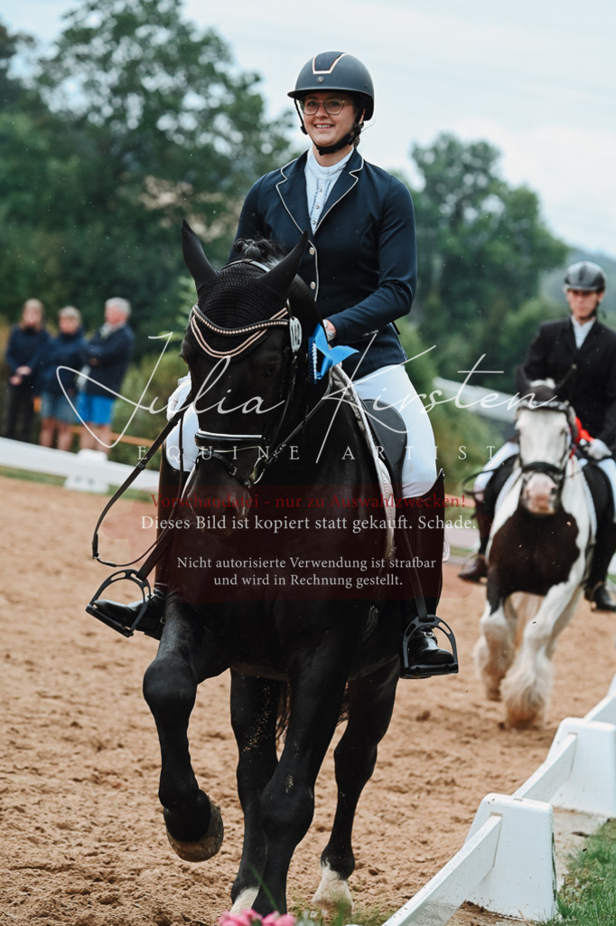 DSC_7294 | Pferde- und Turnierfotografie in Westsachsen. Pferdeportraits, Auftragszeichnungen und intuitive Kunst.