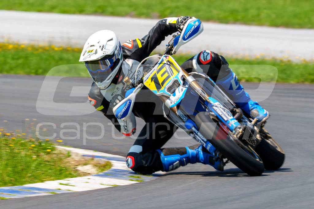 G-Cup + Supermoto Staatsmeisterschaft + Hungarian Supermoto Championship | GRIPcapture steht für authentische Sportfotografie in Österreich – für Momente, die mehr sind als Geschwindigkeit oder Ergebnis. Es geht um Emotion, Spannung, Fokus und den Augenblick, der oft nur einen Wimpernschlag dauert.Ob Motorsport, Teamsport oder 