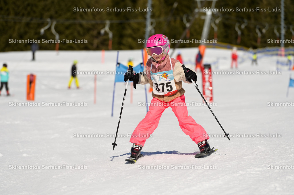 SRF_27.02.2026_177 | Skirennfotos,Serfaus,Fiss,Ladis,Kinderskirennen,Winter,Tirol,Oberland,skirace,SFL,feelfree,weil wir's genießen,ski,Ski,skifahren,Sonnenplateau, - Realisiert mit Pictrs.com