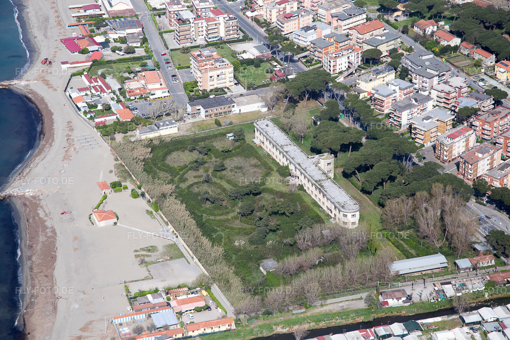 Luftbild: Ortsansicht in Marinella di Sarzana im Bundesland Liguria in Italien. Foto: IMG_087126.jpg vom 04.04.2016 durch Werner Riehm/FLY-FOTO.de